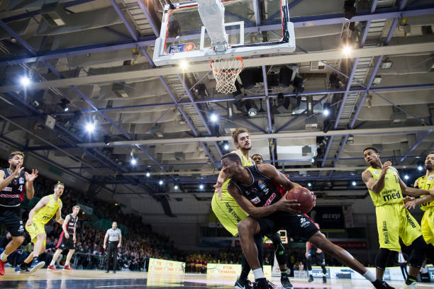 传球中完成 传球中完成